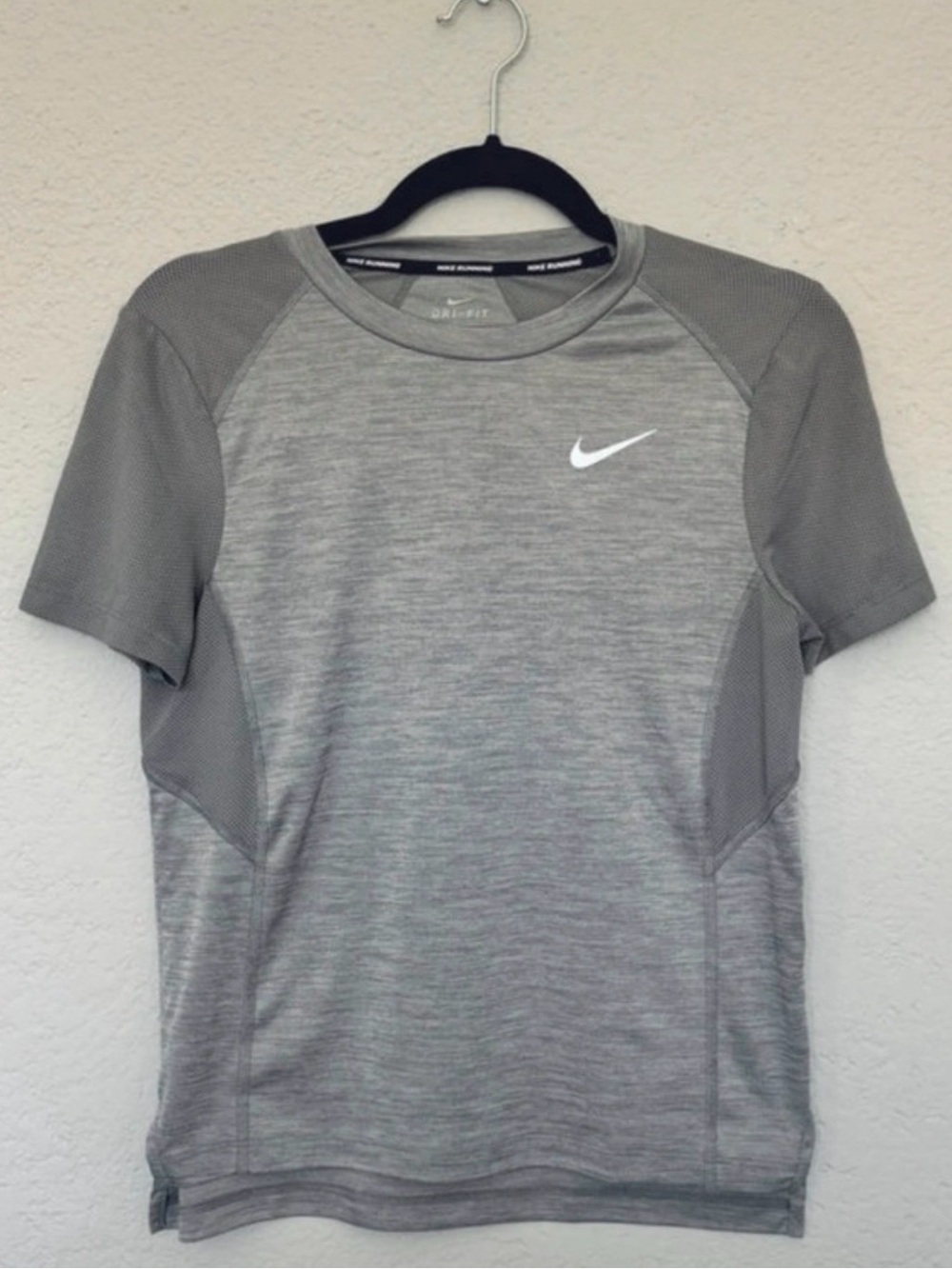 Women’s Small Nike Gray Short-Sleeve Dri-FIT Training Tee